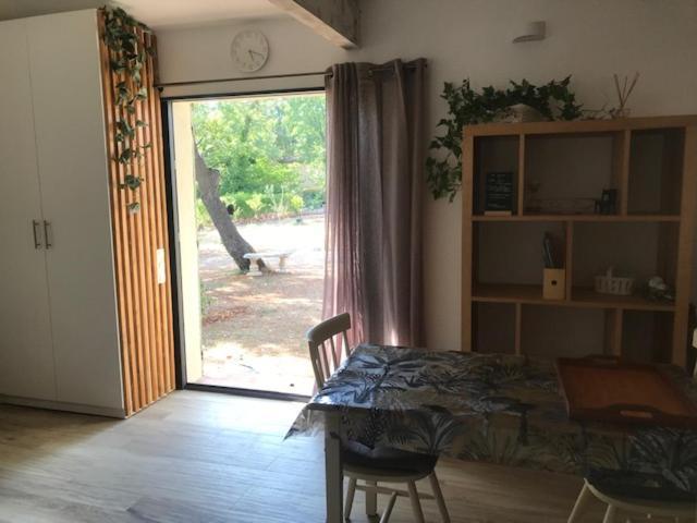 La Brindille Petit Mas Provencal Meuble De Tourisme 3 Etoiles 2-3 Personnes 1 Piece 30 M2 Tout Confort Lisiere Foret Jardin Jacuzzi Piscine Saint-Paul-en-Forêt المظهر الخارجي الصورة