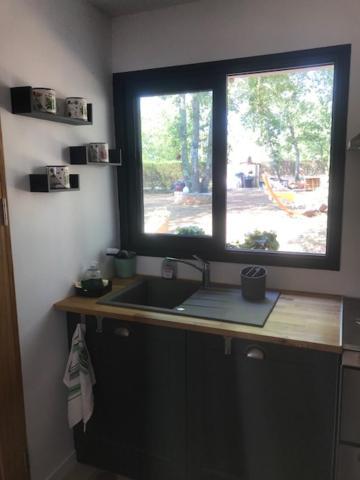 La Brindille Petit Mas Provencal Meuble De Tourisme 3 Etoiles 2-3 Personnes 1 Piece 30 M2 Tout Confort Lisiere Foret Jardin Jacuzzi Piscine Saint-Paul-en-Forêt المظهر الخارجي الصورة