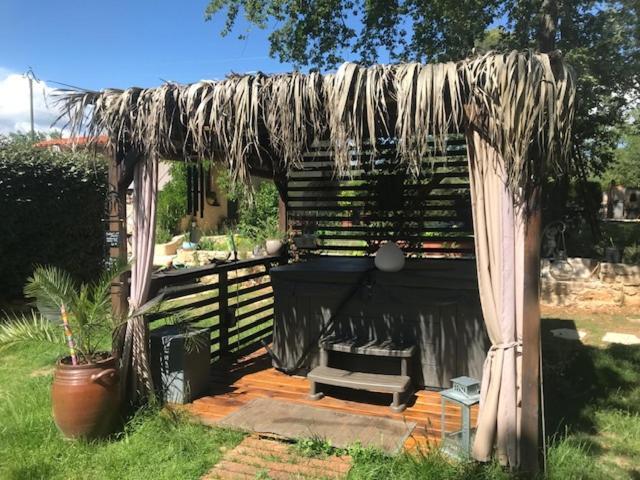 La Brindille Petit Mas Provencal Meuble De Tourisme 3 Etoiles 2-3 Personnes 1 Piece 30 M2 Tout Confort Lisiere Foret Jardin Jacuzzi Piscine Saint-Paul-en-Forêt المظهر الخارجي الصورة